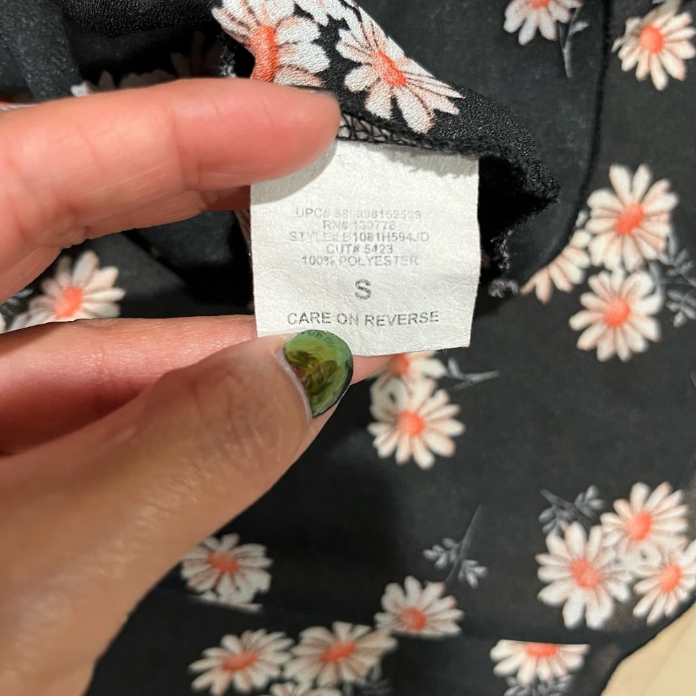About a Girl Sheer Floral Top - Picture 4 of 6